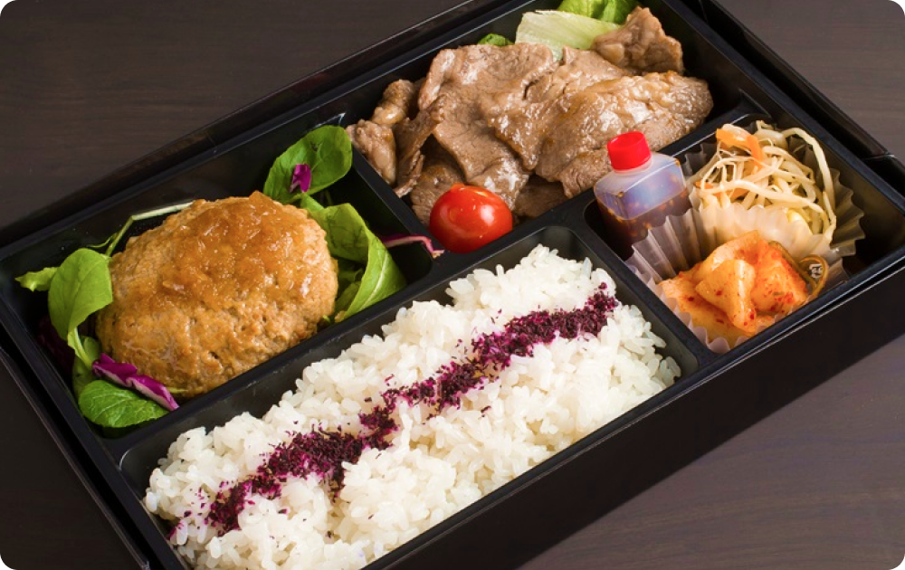 国産牛の焼肉とビーフハンバーグのお弁当　2,484円